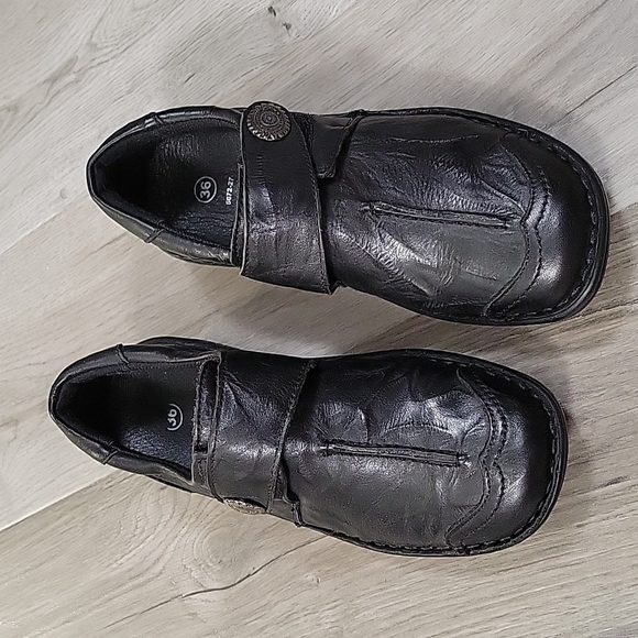Volks Walkers Black Leather Comfort Loafers - Picture 2 of 7
